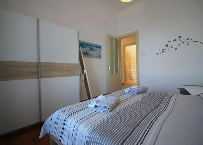 Traumhafte Lage Im Zentrum Von Nur 200 Meter Zum Mit Meerblick Poreč