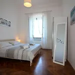 Traumhafte Lage Im Zentrum Von Nur 200 Meter Zum Mit Meerblick * Poreč