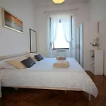 Traumhafte Lage Im Zentrum Von Nur 200 Meter Zum Mit Meerblick *
