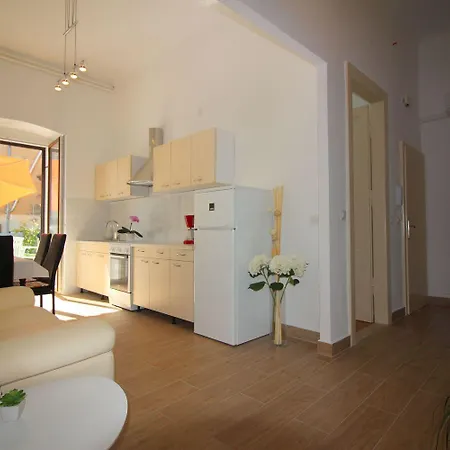 Traumhafte Lage Im Zentrum Von Nur 200 Meter Zum Mit Meerblick Apartament Poreč