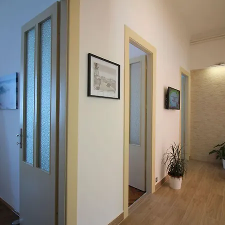 Traumhafte Lage Im Zentrum Von Nur 200 Meter Zum Mit Meerblick * Poreč