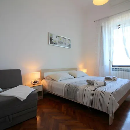 Traumhafte Lage Im Zentrum Von Nur 200 Meter Zum Mit Meerblick Apartman
