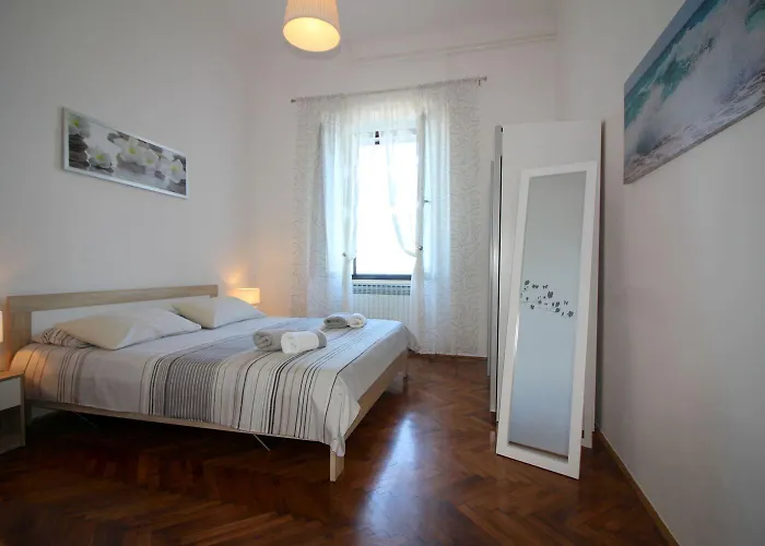 Traumhafte Lage Im Zentrum Von Nur 200 Meter Zum Mit Meerblick * Poreč