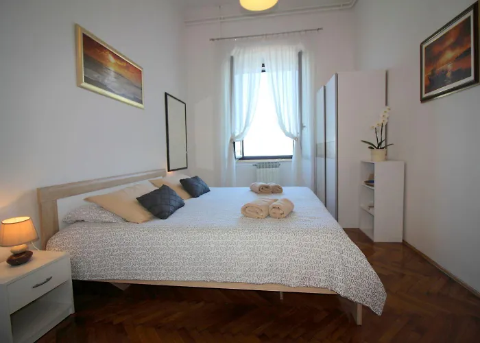 Traumhafte Lage Im Zentrum Von Nur 200 Meter Zum Mit Meerblick *