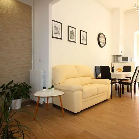 Apartament Traumhafte Lage Im Zentrum Von Nur 200 Meter Zum Mit Meerblick