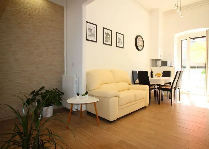 Apartament Traumhafte Lage Im Zentrum Von Nur 200 Meter Zum Mit Meerblick