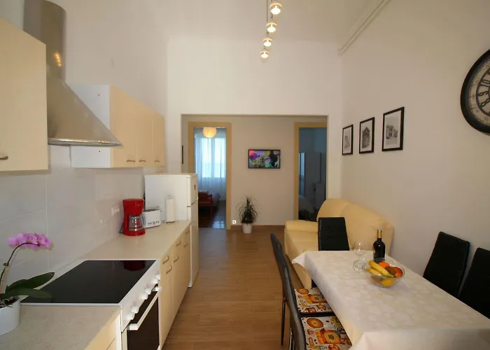 Apartament Traumhafte Lage Im Zentrum Von Nur 200 Meter Zum Mit Meerblick