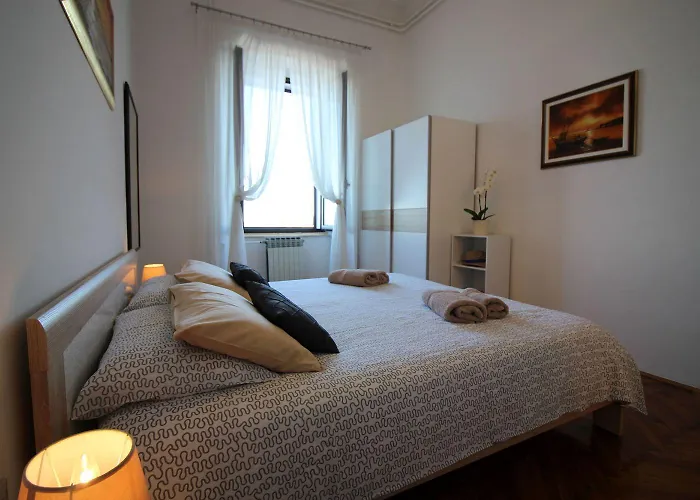 Traumhafte Lage Im Zentrum Von Nur 200 Meter Zum Mit Meerblick Apartament Poreč