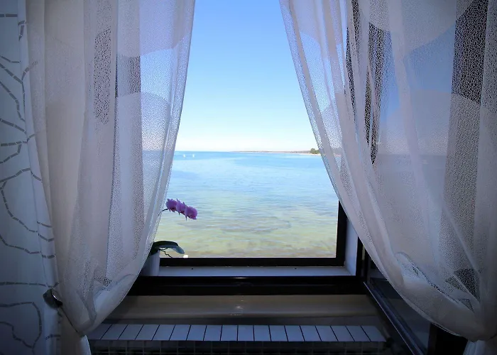 Traumhafte Lage Im Zentrum Von Nur 200 Meter Zum Mit Meerblick